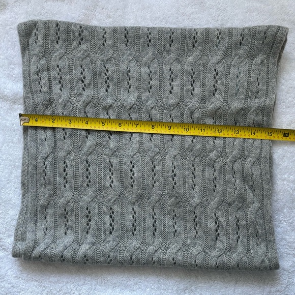 NWT Beautiful Gray Infinity Scarf - Picture 5 of 7